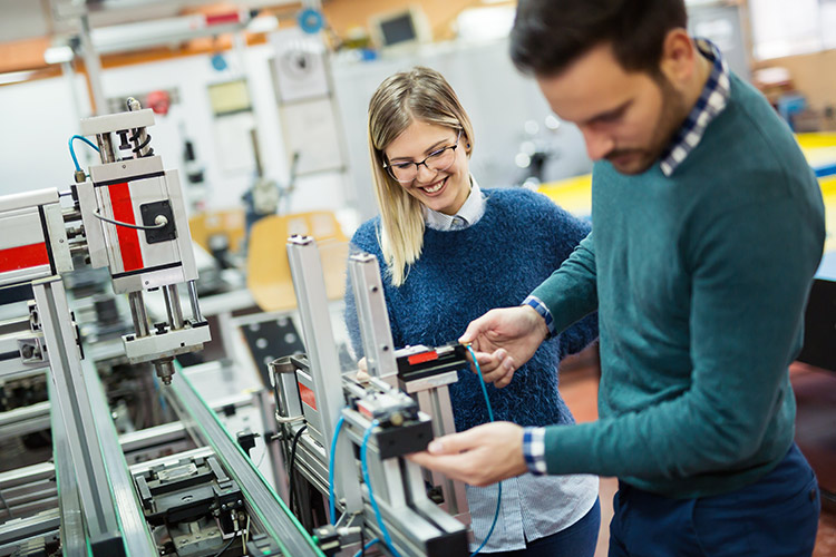 Technische Kurse: Fachhochschulreife Maschinenbau